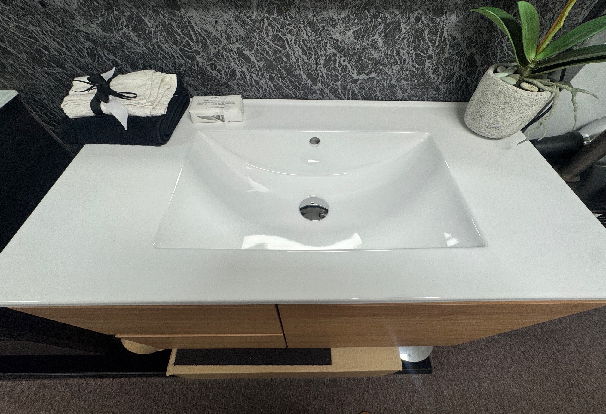 ADP Glacier 900mm Full Depth Door And Drawer Twin Wall Hung Vanity - Image 4